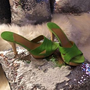 High heeled slippers